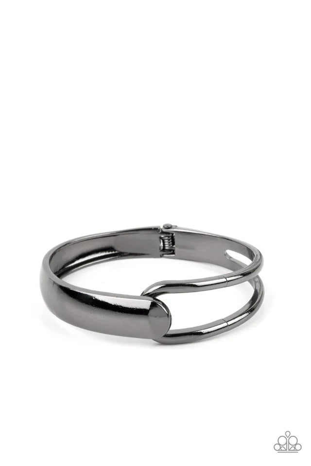 Couture Clutcher Paparazzi Accessories Bracelet Black