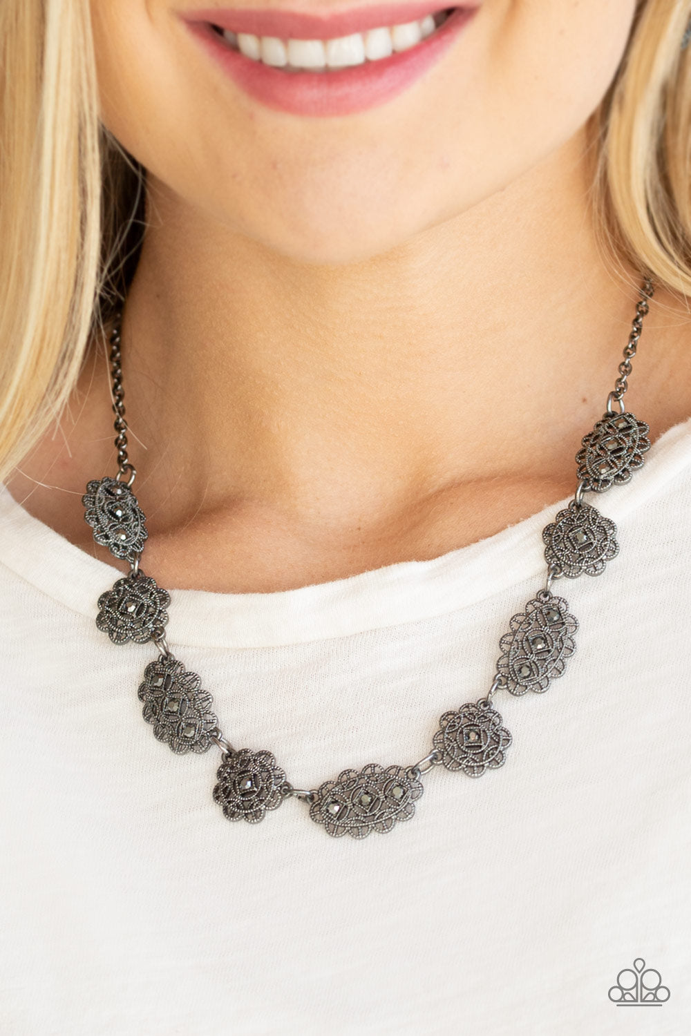 Vintage Vogue Paparazzi Accessories Necklace with Earrings Black