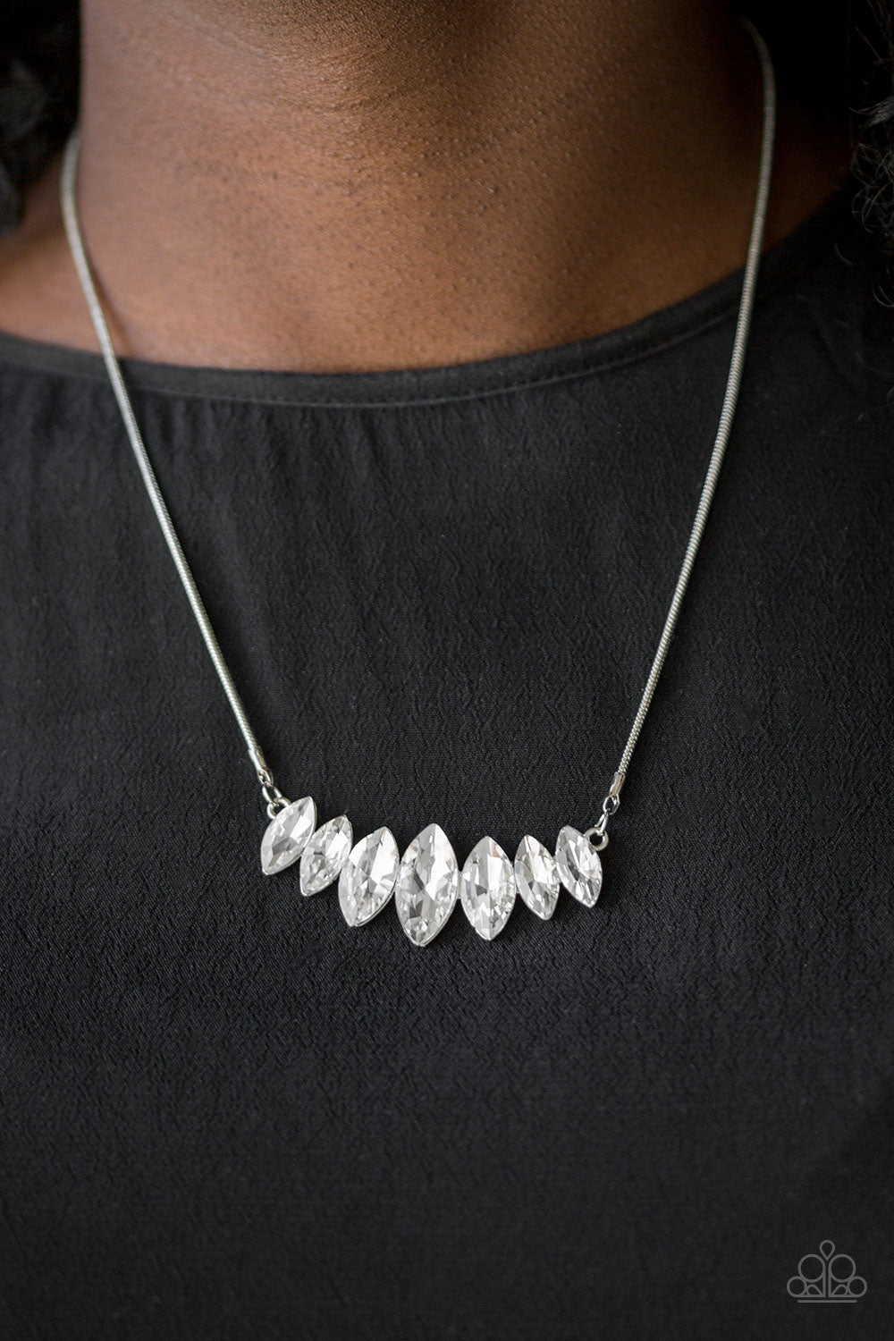 Leading Lady Paparazzi Accessories Necklace with Earrings White