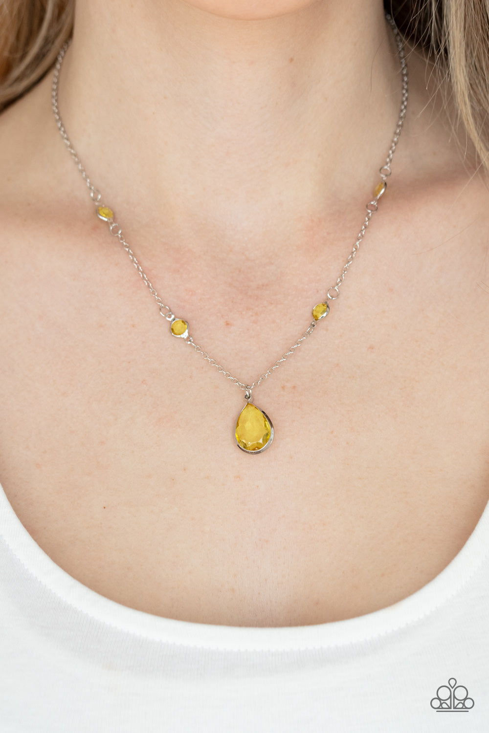 Romantic Rendezvous Paparazzi Accessories Necklace with Earrings