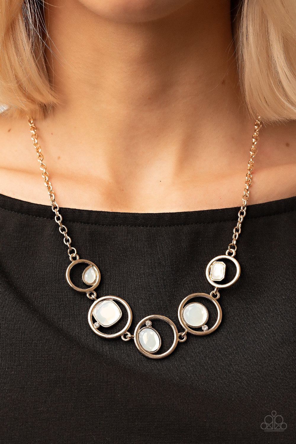 Big Night Out Paparazzi Accessories Necklace with Earrings Gold